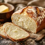 Frisch gebackenes Weißbrot mit knuspriger Kruste und weicher Krume